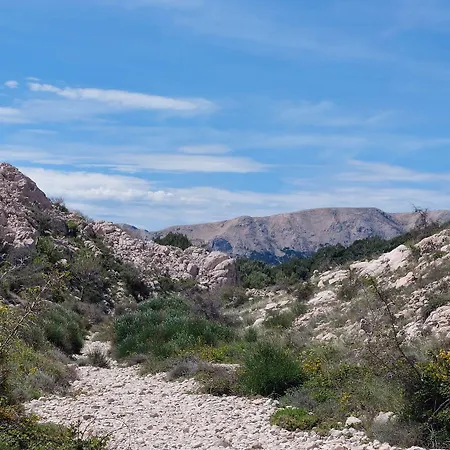 Nur 250 Meter Bis Zur Kristallklaren Adria Baška